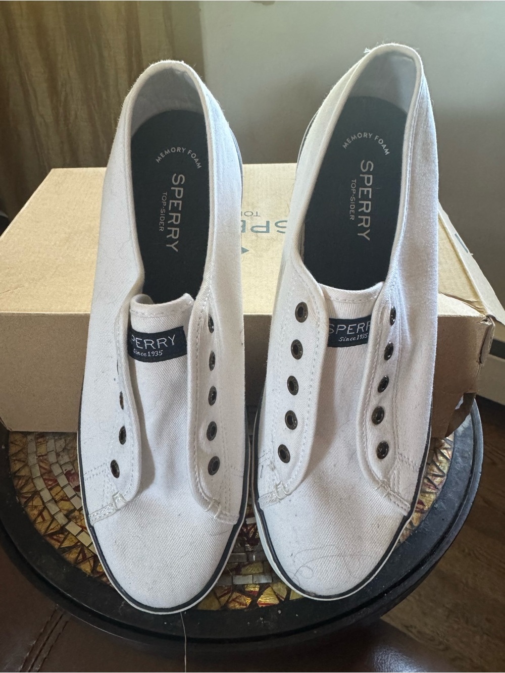 Sperry WOMENS  FEMMES Slip-On Canvas Sneakers in White NWT